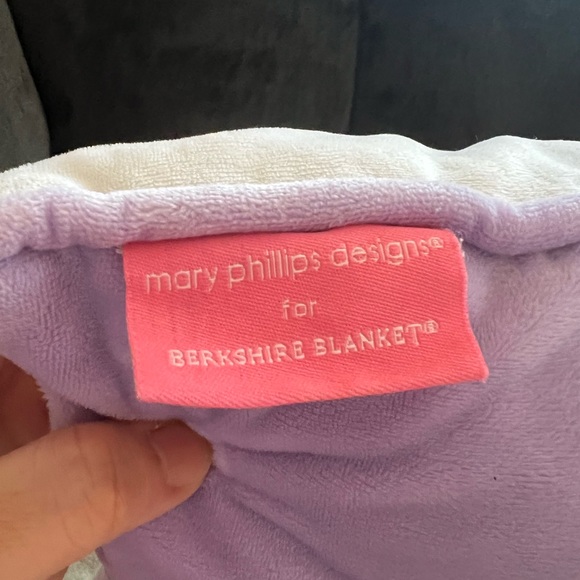 DECORATIVE PILLOW - Picture 4 of 6